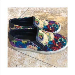 🌹 Steve Madden flower slip ons